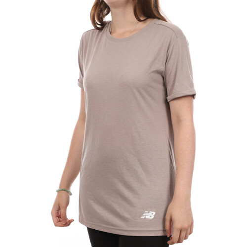 Textiel Dames T-shirts & Polo’s New Balance  Beige