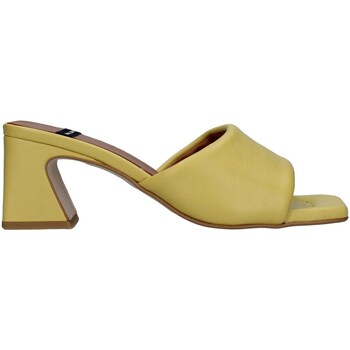 Schoenen Dames Sandalen / Open schoenen Angel Alarcon 23041-528F Geel