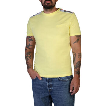 Textiel Heren T-shirts korte mouwen Moschino - A0781-4305 Geel