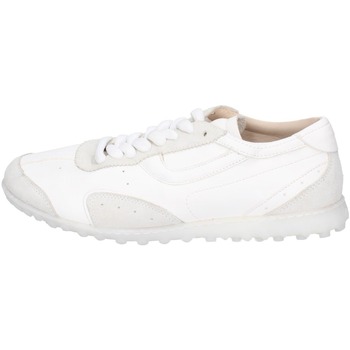 Schoenen Dames Sneakers Moma BC846 PER00A-PERD Wit